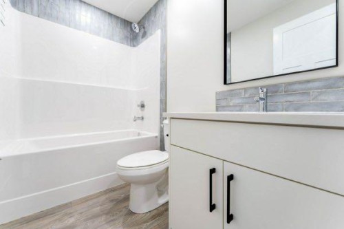 157 10 Avenue Se, Drumheller, AB - Indoor Photo Showing Bathroom