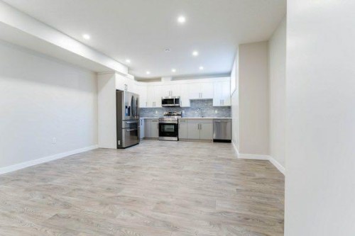 157 10 Avenue Se, Drumheller, AB - Indoor Photo Showing Kitchen