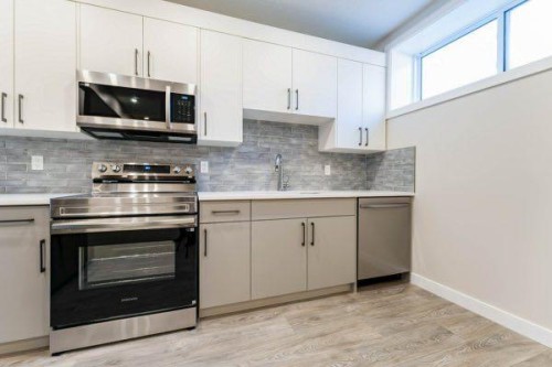 157 10 Avenue Se, Drumheller, AB - Indoor Photo Showing Kitchen