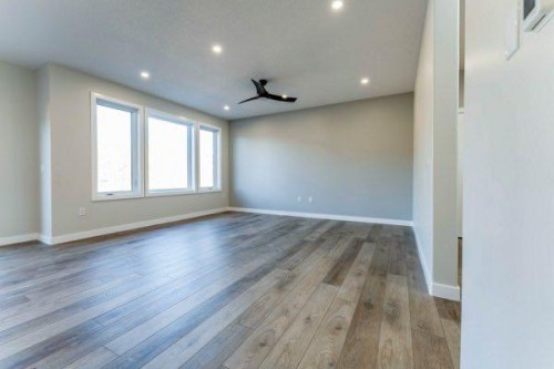 157 10 Avenue Se, Drumheller, AB - Indoor Photo Showing Other Room