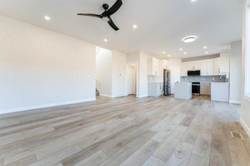 157 10 Avenue Se, Drumheller, AB - Indoor Photo Showing Kitchen