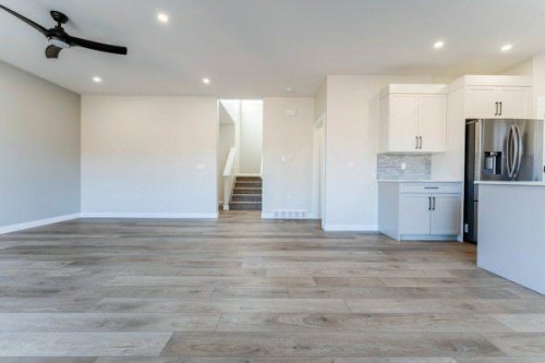 157 10 Avenue Se, Drumheller, AB - Indoor Photo Showing Kitchen