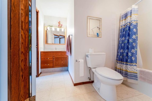 108-190 3 Avenue, Drumheller, AB - Indoor Photo Showing Bathroom