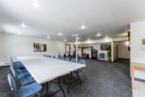 108-190 3 Avenue, Drumheller, AB - Indoor Photo Showing Other Room