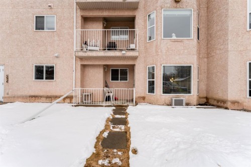 108-190 3 Avenue, Drumheller, AB - Outdoor With Exterior