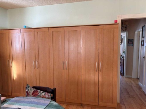 120 1 Avenue, Wimborne, AB - Indoor Photo Showing Bedroom