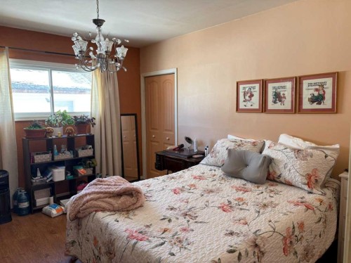 120 1 Avenue, Wimborne, AB - Indoor Photo Showing Bedroom