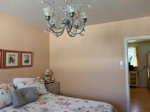 120 1 Avenue, Wimborne, AB - Indoor Photo Showing Bedroom