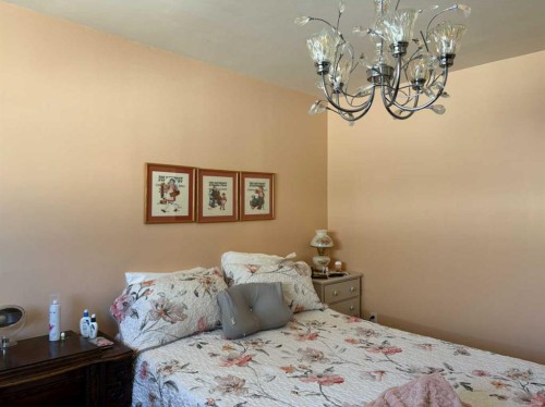 120 1 Avenue, Wimborne, AB - Indoor Photo Showing Bedroom