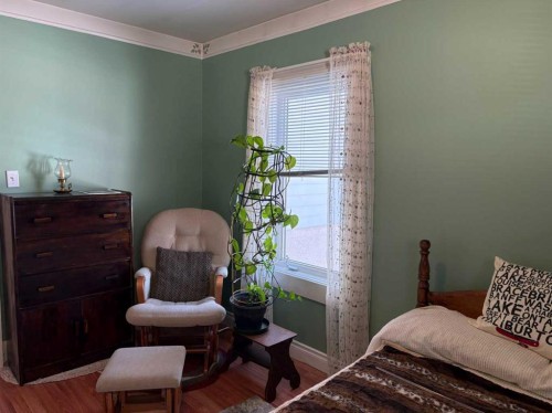 120 1 Avenue, Wimborne, AB - Indoor