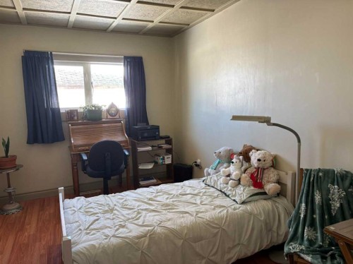 120 1 Avenue, Wimborne, AB - Indoor Photo Showing Bedroom