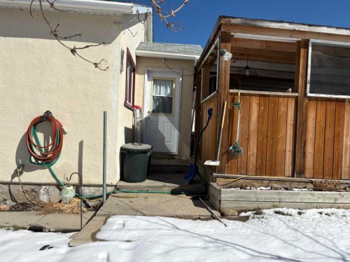 120 1 Avenue, Wimborne, AB - Outdoor