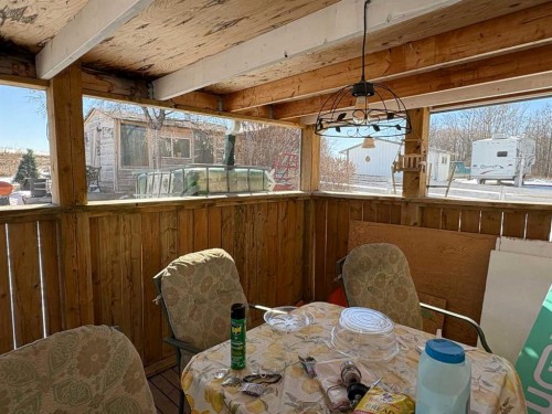 120 1 Avenue, Wimborne, AB - Indoor Photo Showing Dining Room