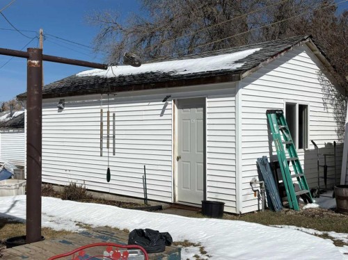 120 1 Avenue, Wimborne, AB - Outdoor