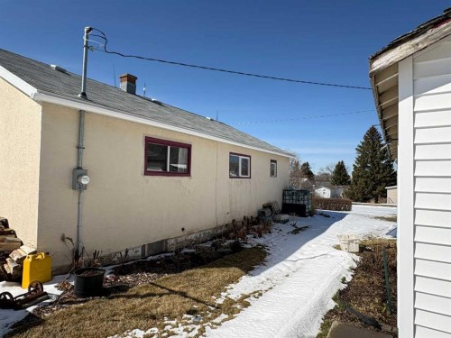 120 1 Avenue, Wimborne, AB - Outdoor With Exterior