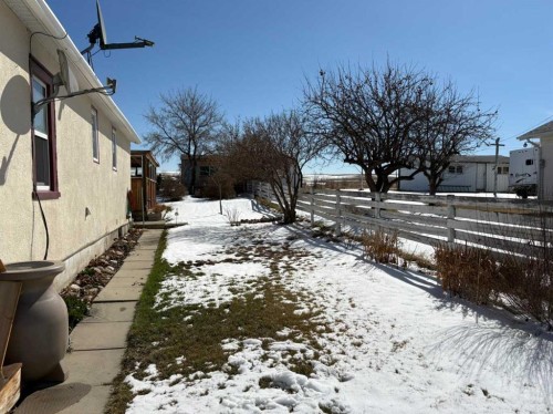 120 1 Avenue, Wimborne, AB - Outdoor