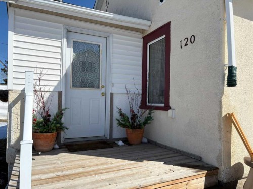 120 1 Avenue, Wimborne, AB - Outdoor With Exterior