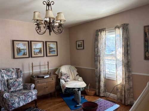 120 1 Avenue, Wimborne, AB - Indoor