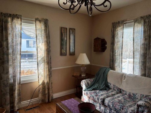 120 1 Avenue, Wimborne, AB - Indoor