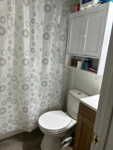 1708 2Nd Avenue East, Brooks, AB - Indoor