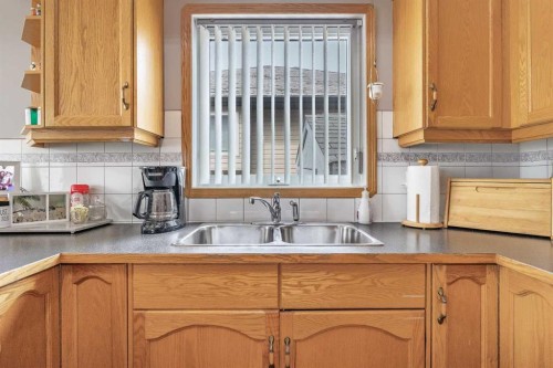27 Upland Manor, Brooks, AB - Indoor Photo Showing Kitchen With Double Sink