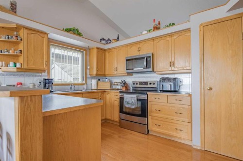 27 Upland Manor, Brooks, AB - Indoor Photo Showing Kitchen With Double Sink