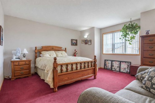 27 Upland Manor, Brooks, AB - Indoor Photo Showing Bedroom