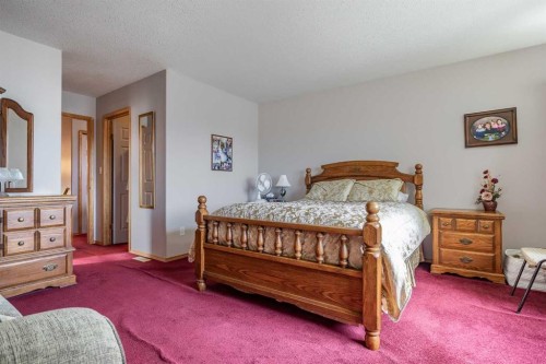 27 Upland Manor, Brooks, AB - Indoor Photo Showing Bedroom