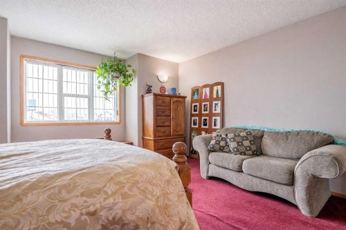27 Upland Manor, Brooks, AB - Indoor Photo Showing Bedroom
