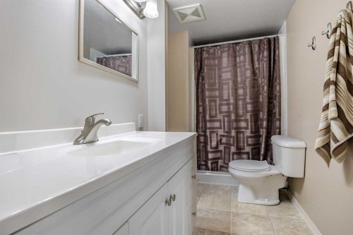 27 Upland Manor, Brooks, AB - Indoor Photo Showing Bathroom