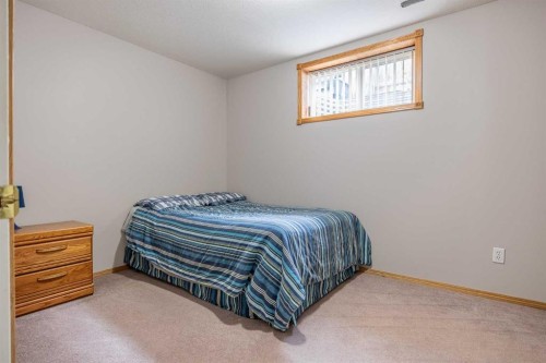 27 Upland Manor, Brooks, AB - Indoor Photo Showing Bedroom