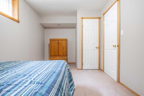 27 Upland Manor, Brooks, AB - Indoor Photo Showing Bedroom