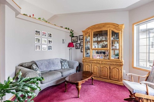 27 Upland Manor, Brooks, AB - Indoor Photo Showing Living Room