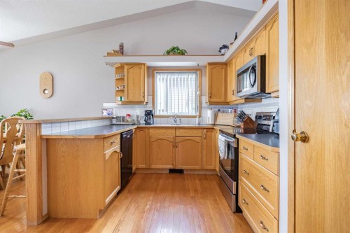 27 Upland Manor, Brooks, AB - Indoor Photo Showing Kitchen