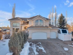 25 Ashmore Close Red Deer, AB T4R 2R7