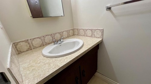 177 Shacker Cres, Hanna, AB - Indoor Photo Showing Bathroom