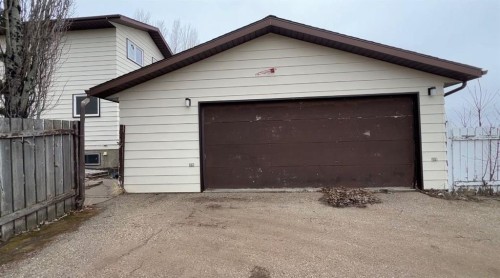 177 Shacker Cres, Hanna, AB - Outdoor With Exterior