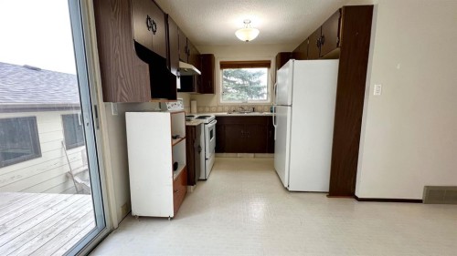 177 Shacker Cres, Hanna, AB - Indoor Photo Showing Kitchen