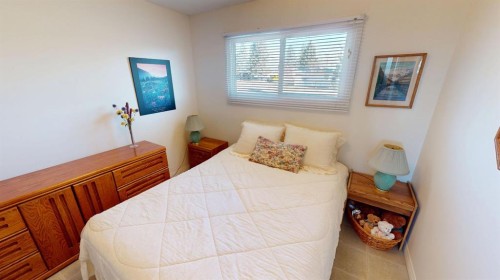 305 2 Avenue, Bassano, AB - Indoor Photo Showing Bedroom