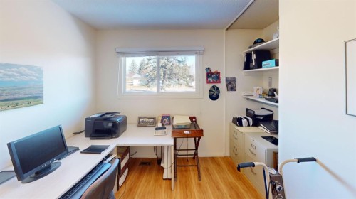 305 2 Avenue, Bassano, AB - Indoor Photo Showing Office