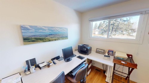 305 2 Avenue, Bassano, AB - Indoor Photo Showing Office