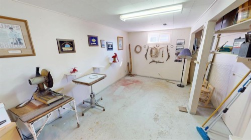 305 2 Avenue, Bassano, AB - Indoor