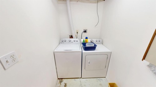 305 2 Avenue, Bassano, AB - Indoor Photo Showing Laundry Room