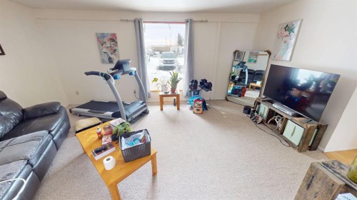 305 2 Avenue, Bassano, AB - Indoor Photo Showing Gym Room