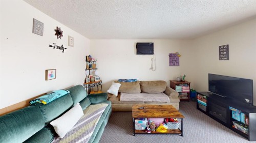 305 2 Avenue, Bassano, AB - Indoor Photo Showing Living Room
