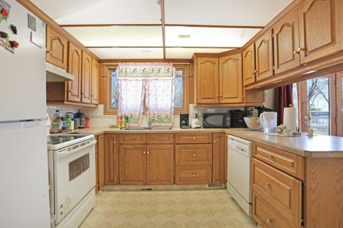 40 Charlesworth Crescent East, Brooks, AB 