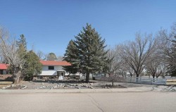 40 Chralesworth Crescent EASTBrooks, AB T1R 0H3