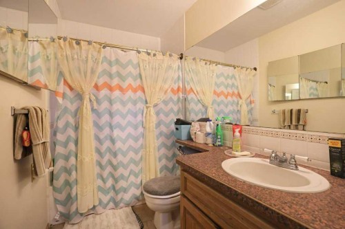 40 Charlesworth Crescent East, Brooks, AB 