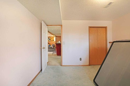 40 Charlesworth Crescent East, Brooks, AB 
