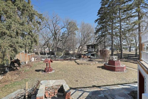 40 Charlesworth Crescent East, Brooks, AB 